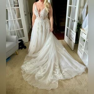 Unused Lace Wedding Dress